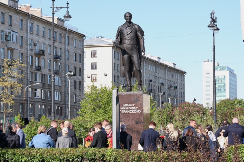 В Петербурге открыли памятник Михаилу Сперанскому